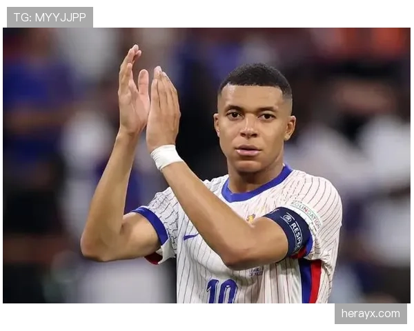 姆巴佩连更衣室也像秀场，衣服多到我的衣柜直接自卑