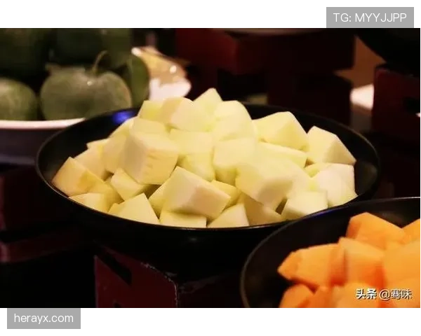 谌龙训练间隙偷偷点外卖？这饮食差距也太大了吧！